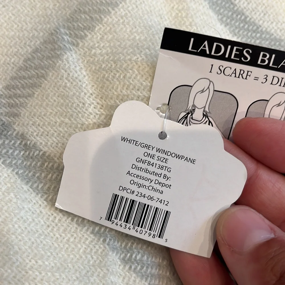 NWOT Plaid Knit Blanket Scarves